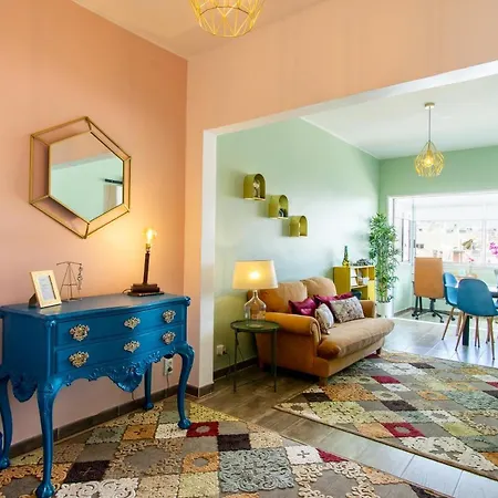 Gaze Out At The In A Retro-chic Getaway *