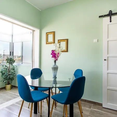 Gaze Out At The In A Retro-chic Getaway