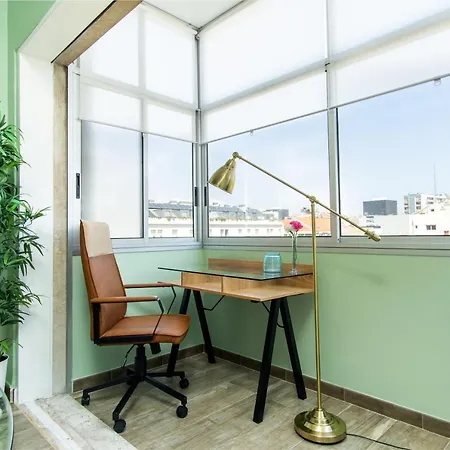 Gaze Out At The In A Retro-chic Getaway * Lisbona