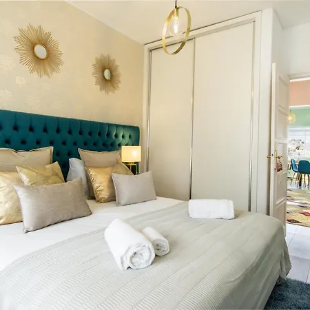 Gaze Out At The In A Retro-chic Getaway *