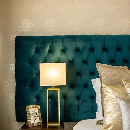 Gaze Out At The In A Retro-chic Getaway *